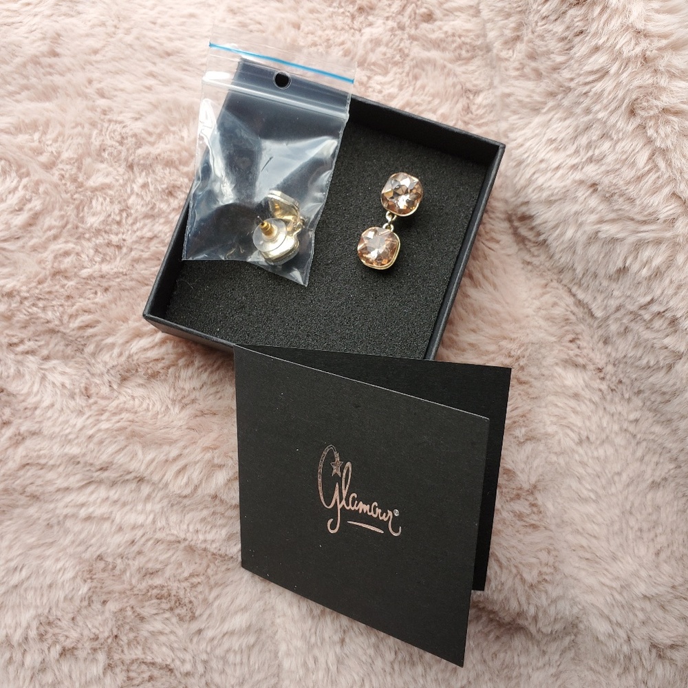 ♻️DONATED ♻️ 💄TAKE IT SALE💋Glamour Champagne Drop Earrings